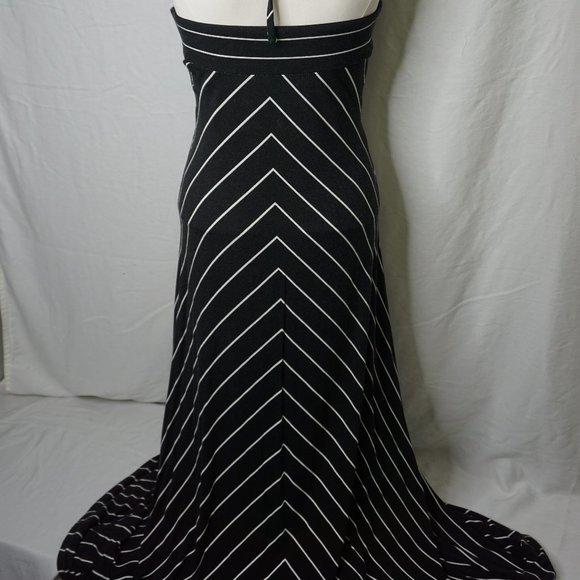 J Lopez striped BEACHY Navy/White Halter Maxi stretchy flattering size M - Picture 6 of 7